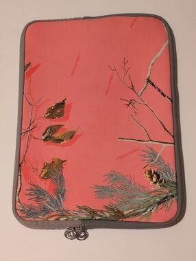 REALTREE CAMO NEOPRENE HOT PINK LAPTOP CASE
